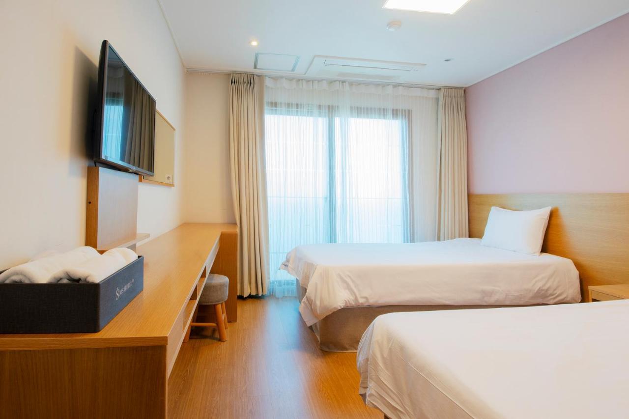 Sims Hotel Jeju Exteriör bild