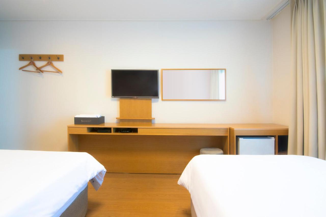 Sims Hotel Jeju Exteriör bild